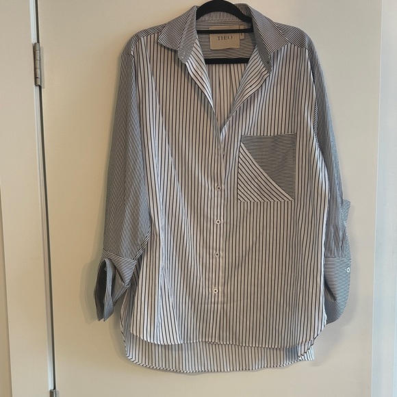 Tops - THEO The Label Striped Button-Down Shirt in Black and White sz LRG